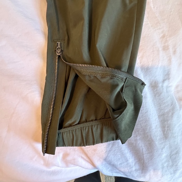 Athleta Lightweight Jogger with zippered ankle - Picture 6 of 7